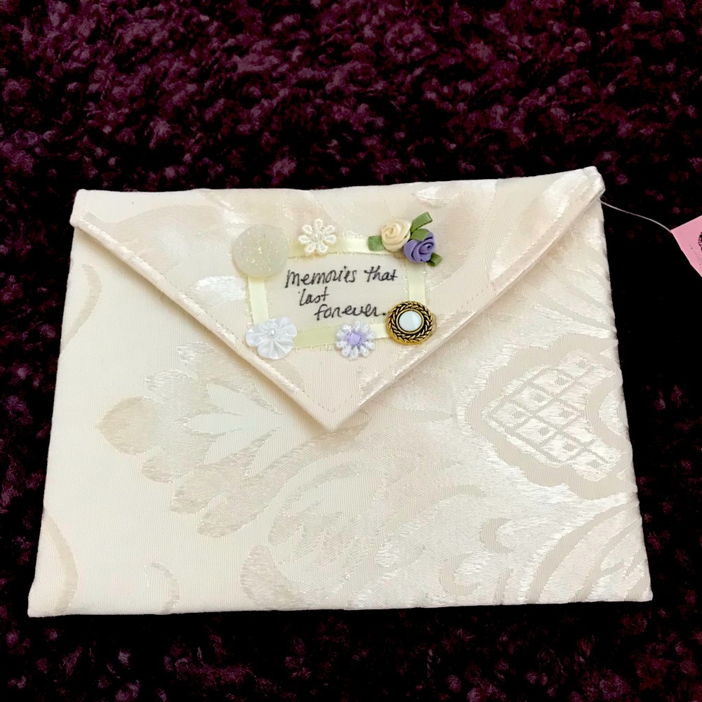 TINA BOBKER’S ACCESSORIES PHOTO ENVELOPE